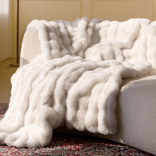 Luxury Faux Fur Blanket – Ultra Soft & Cozy